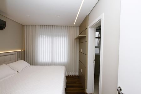 Casa à venda com 370m², 4 quartos e 5 vagasQuarto 2 - Suíte