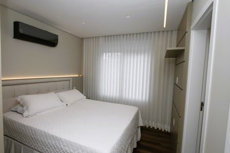 Casa à venda com 370m², 4 quartos e 5 vagasQuarto 2 - Suíte