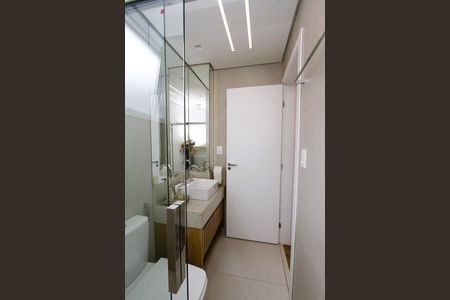 Casa à venda com 370m², 4 quartos e 5 vagasBanheiro da Suíte 4