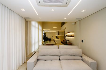 Casa à venda com 370m², 4 quartos e 5 vagasSala