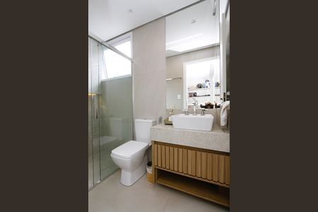 Casa à venda com 370m², 4 quartos e 5 vagasBanheiro da Suíte 4