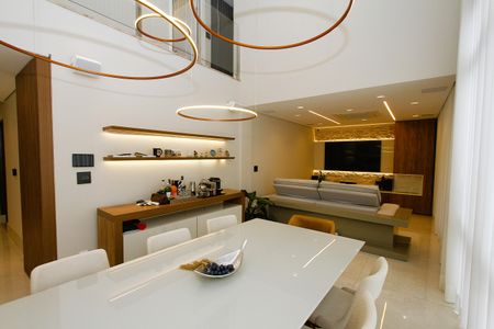 Casa à venda com 370m², 4 quartos e 5 vagasSala