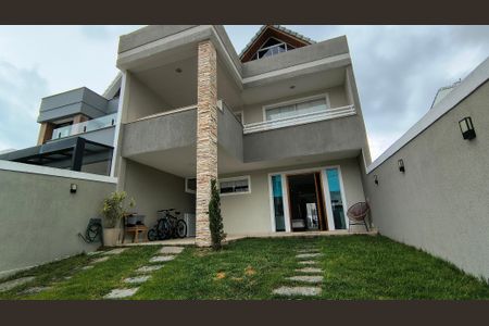 Casa de condomínio para alugar com 360m², 5 quartos e 3 vagasQuintal