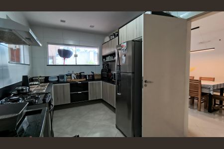 Casa de condomínio para alugar com 360m², 5 quartos e 3 vagasCozinha