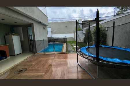 Casa de condomínio para alugar com 360m², 5 quartos e 3 vagasQuintal