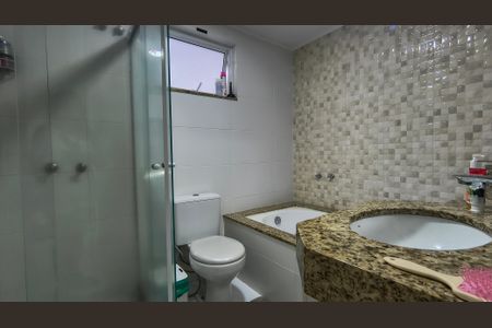 Casa de condomínio para alugar com 360m², 5 quartos e 3 vagasBanheiro da Suíte 1 