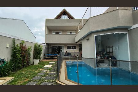 Casa de condomínio para alugar com 360m², 5 quartos e 3 vagasQuintal