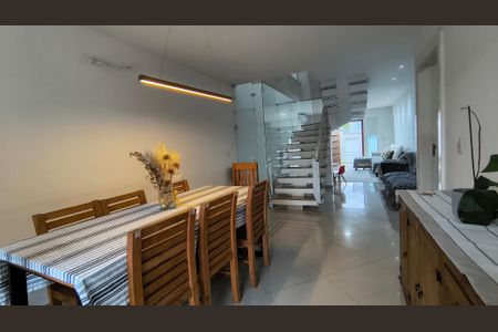 Sala de casa de condomínio para alugar com 5 quartos, 360m² em Recreio dos Bandeirantes, Rio de Janeiro