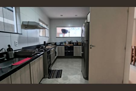 Casa de condomínio para alugar com 360m², 5 quartos e 3 vagasCozinha 