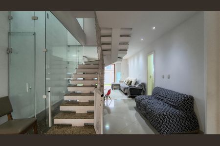 Sala de casa de condomínio para alugar com 5 quartos, 360m² em Recreio dos Bandeirantes, Rio de Janeiro