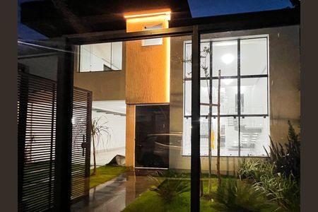 Casa à venda com 156m², 3 quartos e 4 vagas Casa à venda com 156m², 3 quartos e 4 vagasÁrea externa