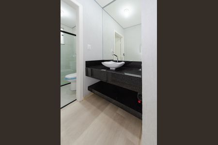 Casa à venda com 156m², 3 quartos e 4 vagas Casa à venda com 156m², 3 quartos e 4 vagasBanheiro social