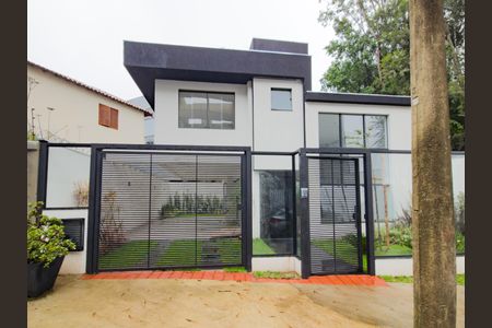 Casa à venda com 156m², 3 quartos e 4 vagas Casa à venda com 156m², 3 quartos e 4 vagasFachada