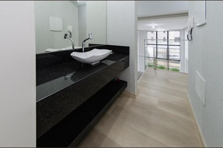 Casa à venda com 156m², 3 quartos e 4 vagas Casa à venda com 156m², 3 quartos e 4 vagasBanheiro social