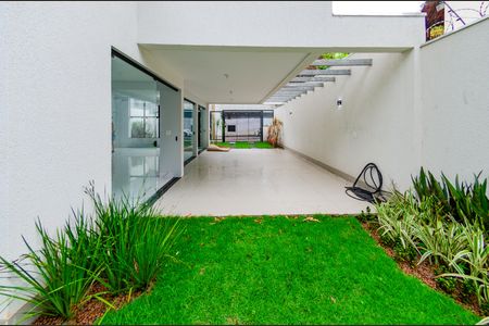 Casa à venda com 156m², 3 quartos e 4 vagas Casa à venda com 156m², 3 quartos e 4 vagasGaragem