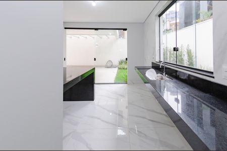 Casa à venda com 156m², 3 quartos e 4 vagas Casa à venda com 156m², 3 quartos e 4 vagasCozinha