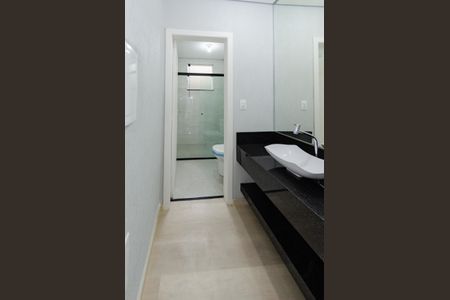 Casa à venda com 156m², 3 quartos e 4 vagas Casa à venda com 156m², 3 quartos e 4 vagasBanheiro social