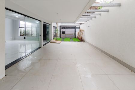 Casa à venda com 156m², 3 quartos e 4 vagas Casa à venda com 156m², 3 quartos e 4 vagasGaragem