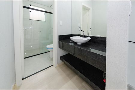 Casa à venda com 156m², 3 quartos e 4 vagas Casa à venda com 156m², 3 quartos e 4 vagasBanheiro social