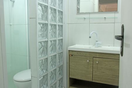 Banheiro de apartamento para alugar com 1 quarto, 50m² em Ponta da Praia, Santos