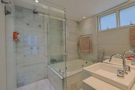 Apartamento à venda com 176m², 4 quartos e 4 vagasBanheiro da Suíte 3