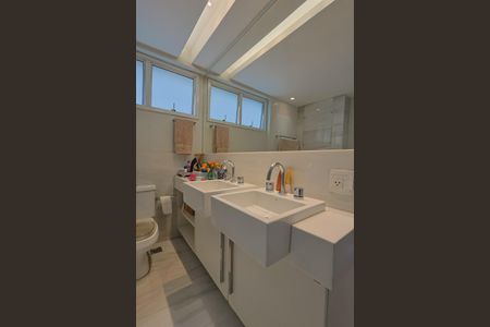 Apartamento à venda com 176m², 4 quartos e 4 vagasBanheiro da Suíte 3