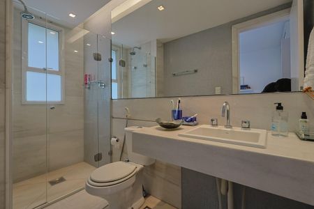 Apartamento à venda com 176m², 4 quartos e 4 vagasBanheiro da Suíte 2