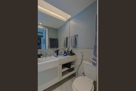 Apartamento à venda com 176m², 4 quartos e 4 vagasBanheiro da Suíte 1