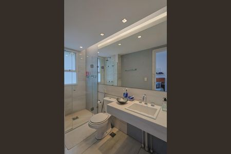 Apartamento à venda com 176m², 4 quartos e 4 vagasBanheiro da Suíte 2