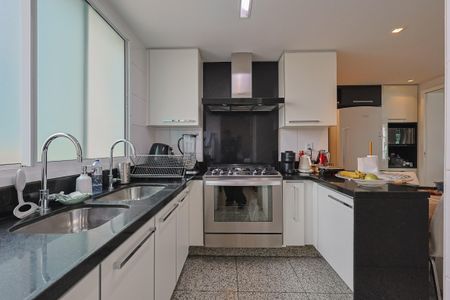 Apartamento à venda com 176m², 4 quartos e 4 vagasCozinha