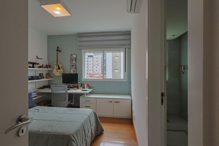 Apartamento à venda com 176m², 4 quartos e 4 vagasSuíte 2