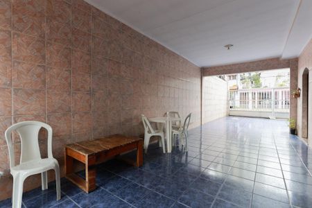 Casa à venda com 370m², 3 quartos e 8 vagas Casa à venda com 370m², 3 quartos e 8 vagasEntrada e garagem
