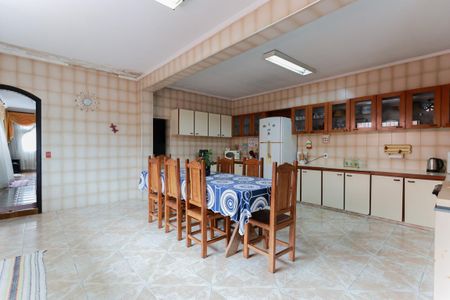 Casa à venda com 370m², 3 quartos e 8 vagas Casa à venda com 370m², 3 quartos e 8 vagasCozinha