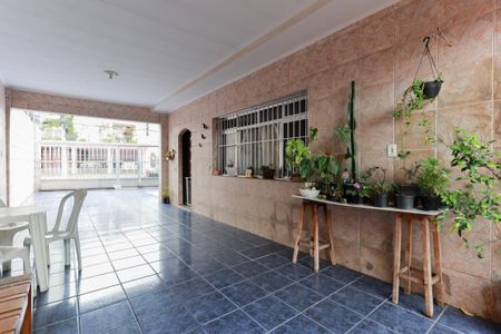 Casa à venda com 370m², 3 quartos e 8 vagas Casa à venda com 370m², 3 quartos e 8 vagasEntrada e garagem