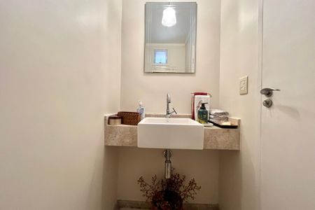 Casa de condomínio à venda com 181m², 4 quartos e 3 vagasLavabo