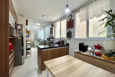 Casa de condomínio à venda com 181m², 4 quartos e 3 vagasCozinha