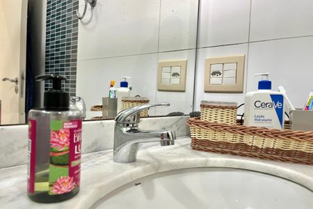 Casa de condomínio à venda com 181m², 4 quartos e 3 vagasBanheiro da Suíte 3