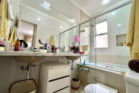 Casa de condomínio à venda com 181m², 4 quartos e 3 vagasBanheiro da Suíte 1