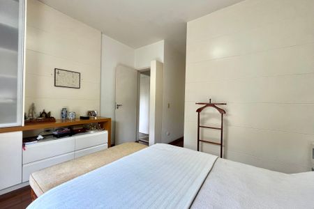 Casa de condomínio à venda com 181m², 4 quartos e 3 vagasSuite 1