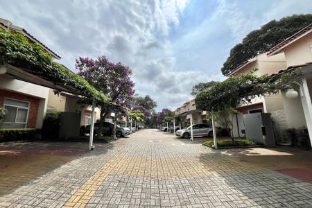 Casa de condomínio à venda com 181m², 4 quartos e 3 vagasÁrea comum