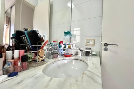 Casa de condomínio à venda com 181m², 4 quartos e 3 vagasBanheiro da Suíte 2