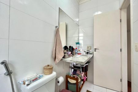 Casa de condomínio à venda com 181m², 4 quartos e 3 vagasBanheiro da Suíte 2