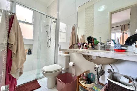 Casa de condomínio à venda com 181m², 4 quartos e 3 vagasBanheiro da Suíte 2