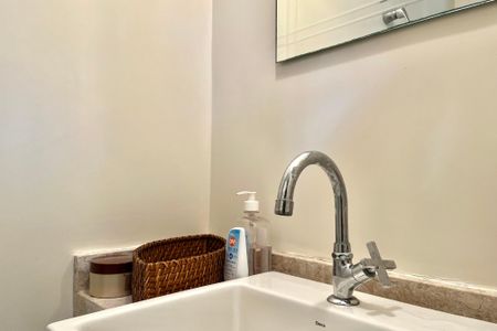 Casa de condomínio à venda com 181m², 4 quartos e 3 vagasLavabo