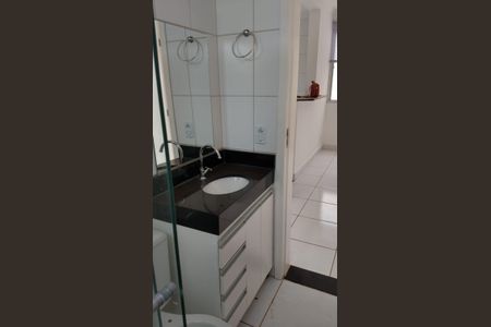 Banheiro de apartamento para alugar com 2 quartos, 52m² em Shopping Park, Uberlândia