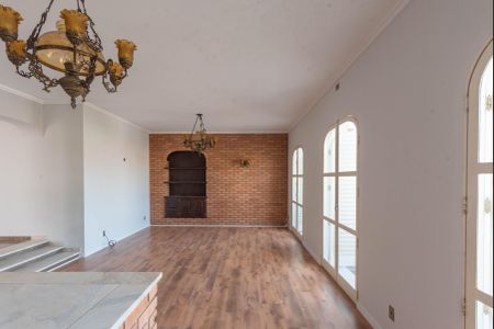 Casa à venda com 213m², 3 quartos e 4 vagasSala