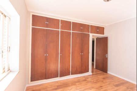 Casa à venda com 213m², 3 quartos e 4 vagasQuarto 2
