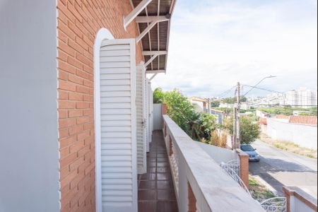 Varanda de casa para alugar com 3 quartos, 213m² em Jardim Leonor, Campinas