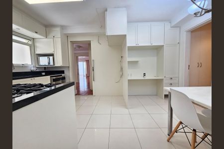 Apartamento à venda com 315m², 5 quartos e 4 vagasCozinha