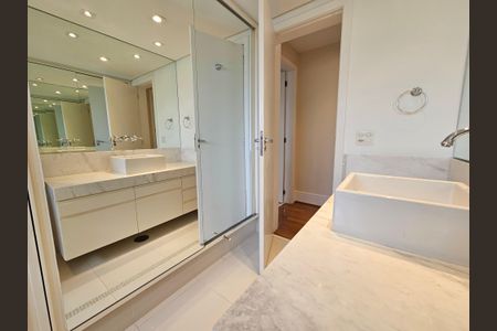 Apartamento à venda com 315m², 5 quartos e 4 vagasBanheiro 1 da Suíte 4